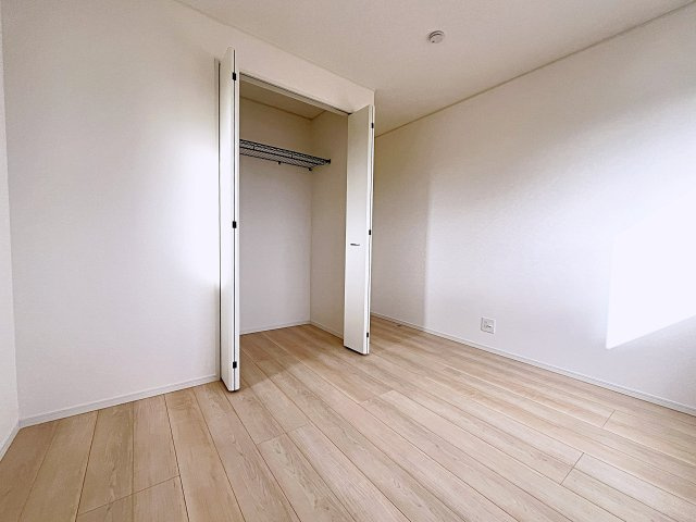 新築戸建・新築建売　二本松市油井第5　油井小・安達中の洋室|落ち着きのある空間で自分だけのプライベートな時間をお過ごしください！