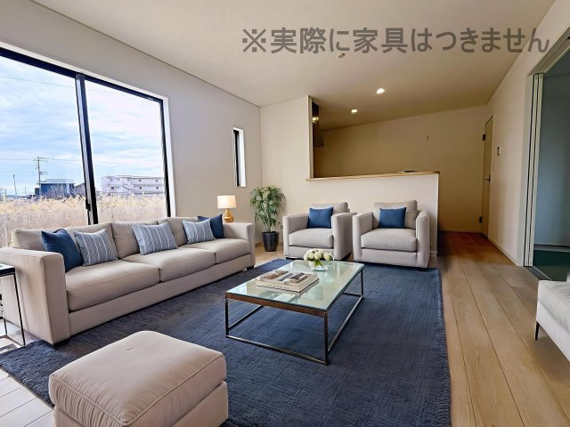 新築戸建・新築建売　二本松市油井第5　油井小・安達中の居間・リビング|画像はバーチャルホームステージングの加工による演出で、実際の家具は付きません。