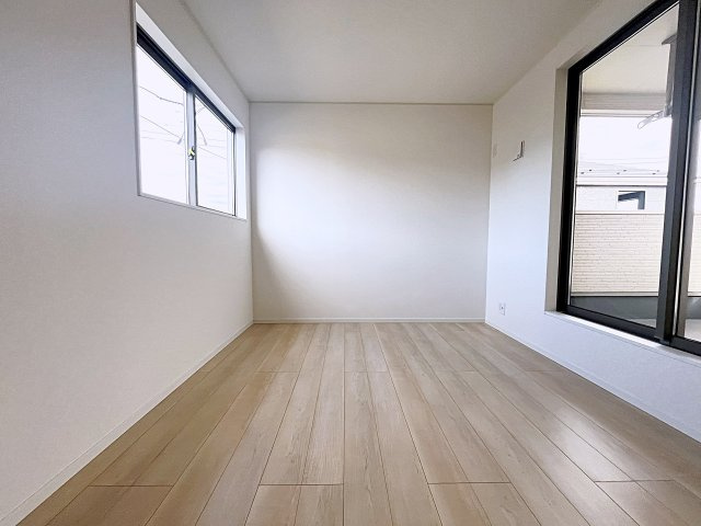 新築戸建・新築建売　二本松市油井第5　油井小・安達中の洋室|7帖の洋室はゆとりがありご夫婦の主寝室におすすめです！