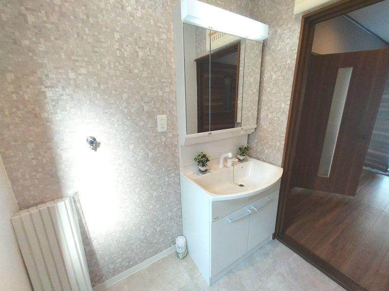 妙見坂2丁目　中古一戸建ての独立洗面台|シャワー付き洗面化粧台
■物件内覧・資金計画相談・住宅ローン相談、リフォーム相談、お問合せ受付中■
※当日・翌日のご内覧、ご相談はお電話でのお問合せがスムーズです！