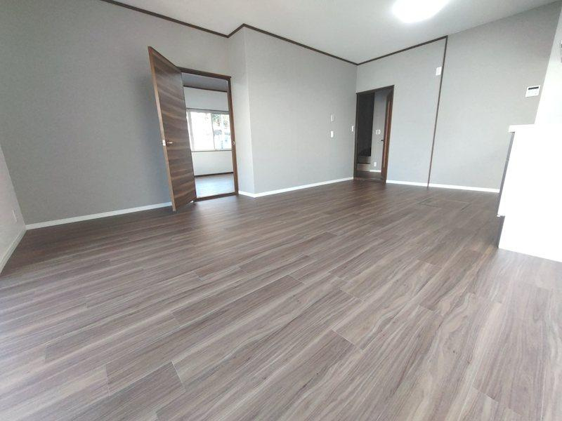 妙見坂2丁目　中古一戸建ての居間・リビング|LDK12.75帖
■物件内覧・資金計画相談・住宅ローン相談、リフォーム相談、お問合せ受付中■
※当日・翌日のご内覧、ご相談はお電話でのお問合せがスムーズです！