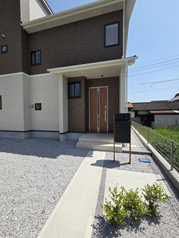 新築　みどり市大間々町大間々2期　Blooming　Garden　１号棟の玄関|現地写真　TVモニター付きドアホンでセキュリティも安心です！
