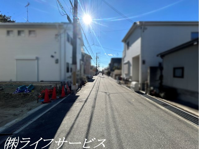 【前面道路含む現地写真】 | 豊中市城山町４丁目土地 | 前面道路の様子・幅員５ｍ公道に接道