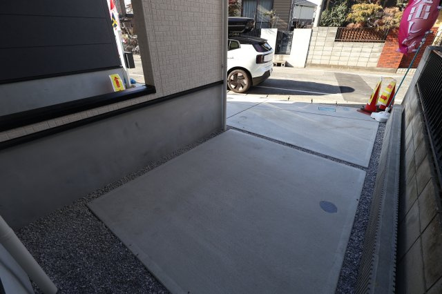 《仲介手数料無料》蓮田市西城１丁目49-1新築一戸建てブルーミングガーデンの駐車場