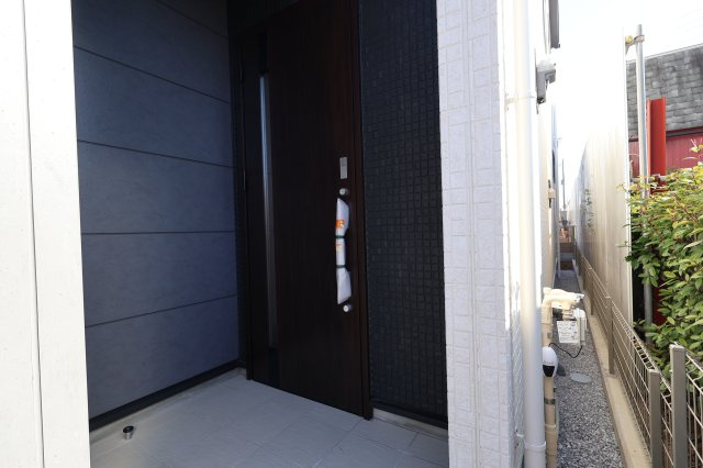 《仲介手数料無料》蓮田市西城１丁目49-1新築一戸建てブルーミングガーデンの玄関