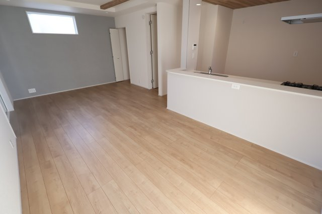 《仲介手数料無料》蓮田市西城１丁目49-1新築一戸建てブルーミングガーデンの居間・リビング