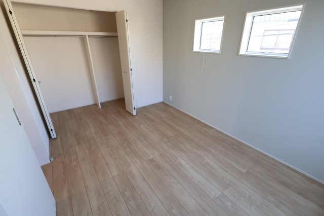 《仲介手数料無料》蓮田市西城１丁目49-1新築一戸建てブルーミングガーデンの洋室