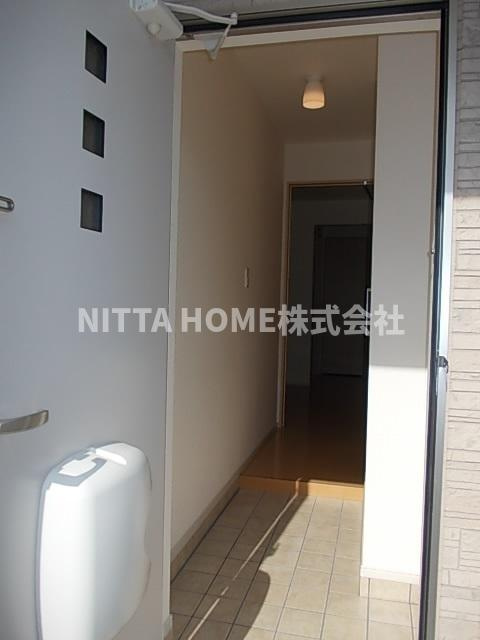 プレシャスローズの玄関|大きなシューズボックス付きの玄関です◎