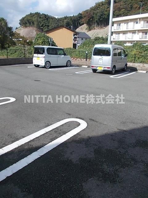 プレシャスローズの駐車場|敷地内に駐車場ありますよ★