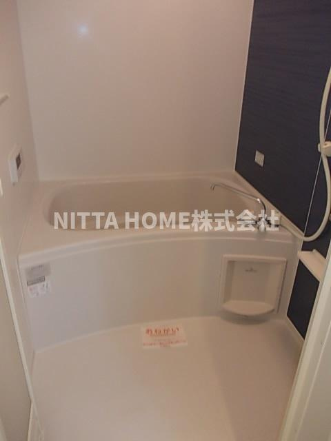 プレシャスローズの浴室|追炊き、浴室乾燥機付きのバスルームです◆