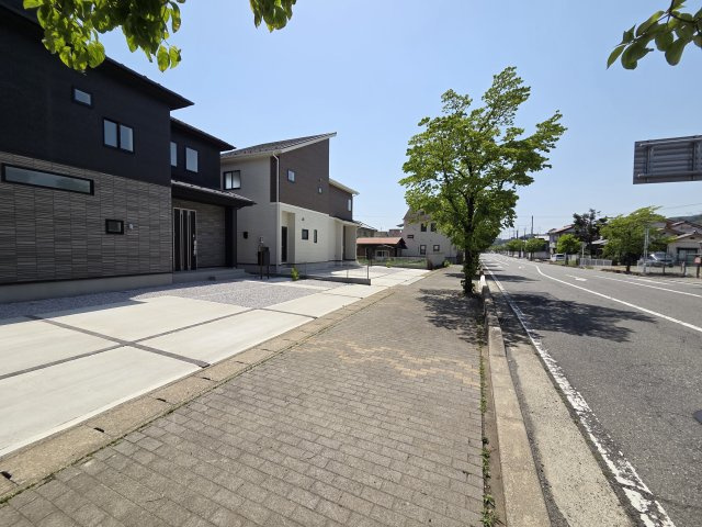 新築　みどり市大間々町大間々2期　Blooming　Garden　2号棟の前面道路含む現地写真|現地写真　北側接道幅員約15ｍ　