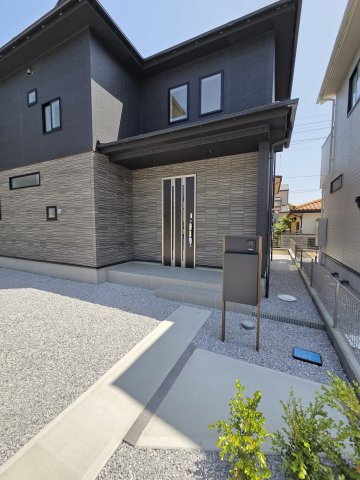 新築　みどり市大間々町大間々2期　Blooming　Garden　2号棟の玄関|現地写真　シューズインクロークと下駄箱があり、かなりの収納量が期待できます！						
