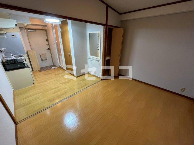 メゾン扇町の居間・リビング