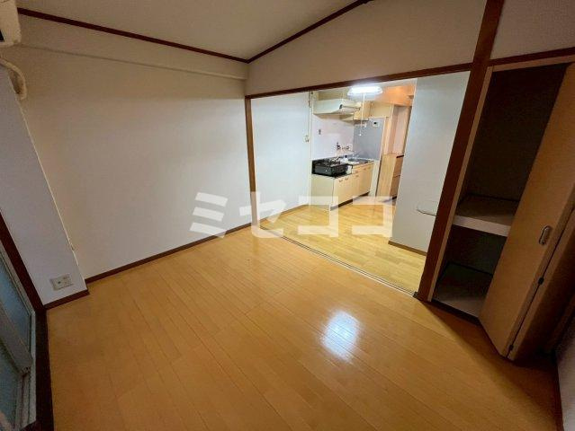 メゾン扇町の居間・リビング