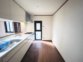 【キッチン】 | 千葉市稲毛区宮野木町　中古戸建　スポーツセンター駅 | 対面式キッチンになりますのでご家族とコミュニケーションを取りながらお料理ができます。
お子様がいるご家庭も見守りながら家事を行えますので安心です！