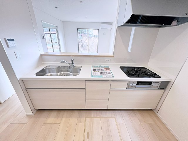 新築戸建・新築建売　二本松市油井第5　油井小・安達中のキッチン|キッチンはカウンターになっているのでリビング全体を見渡すことができます！