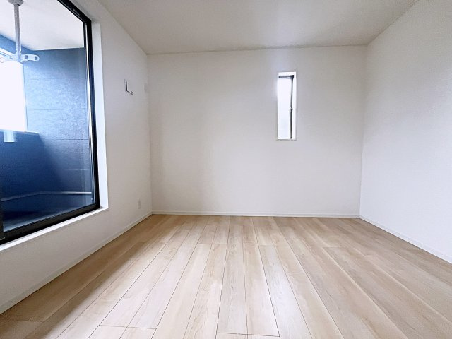 新築戸建・新築建売　二本松市油井第5　油井小・安達中の洋室|7帖の洋室は陽当たりが良く快適なプライベート空間です！