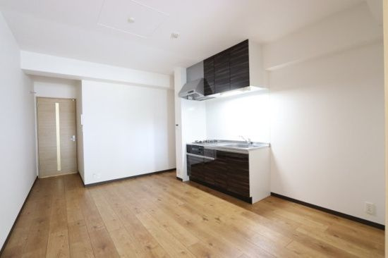 ラ・メゾン輝の居間・リビング|こちらの居間で趣味の時間をお楽しみください