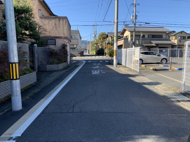 京都市北区上賀茂蝉ケ垣内町　建築条件無し売土地の前面道路含む現地写真