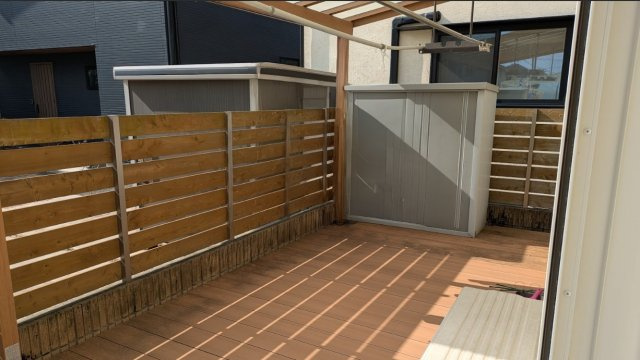 売中古戸建　富士市松本のその他|ウッドデッキです。屋根付きなのでお天気を気にせず洗濯が干せます。