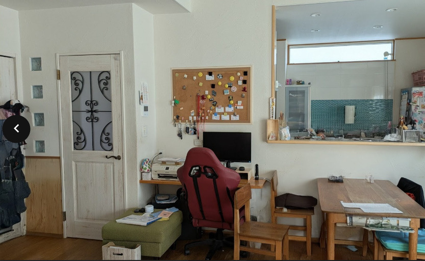 売中古戸建　富士市松本の居間・リビング|白を基調とした明るく広々としたリビングです。