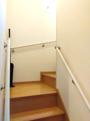 売中古戸建　富士市比奈の内装|階段には手摺がついているので安全です。