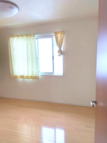 売中古戸建　富士市比奈の洋室|2階洋室は未使用に近いくらいの綺麗な洋室となっております。