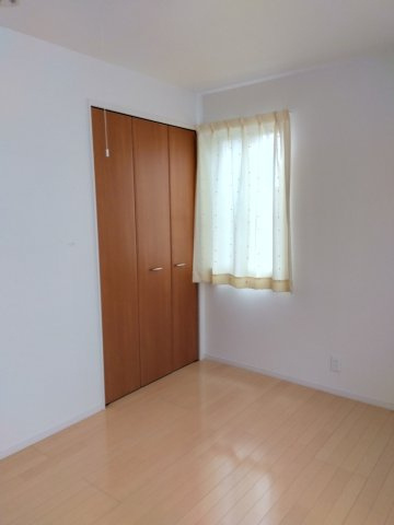 売中古戸建　富士市比奈の洋室|各部屋に収納があり、使いやすい間取りです。