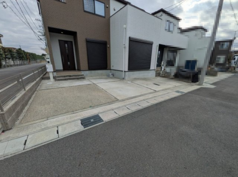 小牧市大字間々　中古戸建の駐車場|車をお持ちの方に嬉しい駐車場付きの物件です