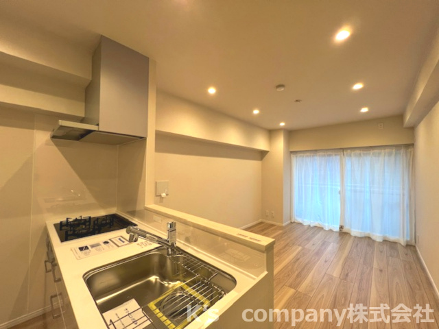 藤沢市片瀬海岸2丁目　ライオンズマンション片瀬江ノ島第２　102号室のキッチン|明るくきれいなダイニングスペース☆