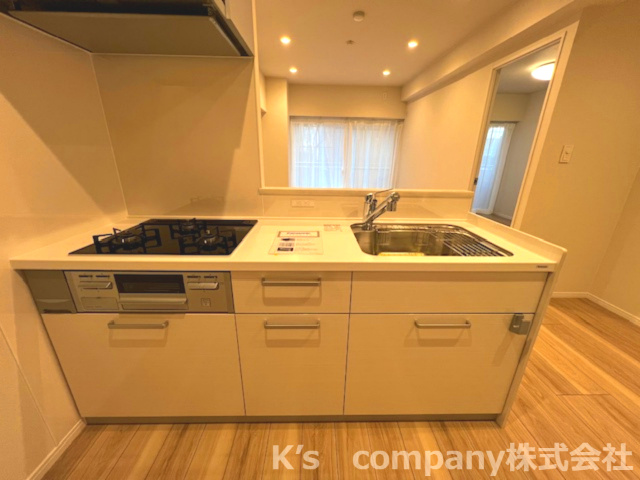 藤沢市片瀬海岸2丁目　ライオンズマンション片瀬江ノ島第２　102号室のキッチン|対面式キッチンで家族との会話もはずみます☆