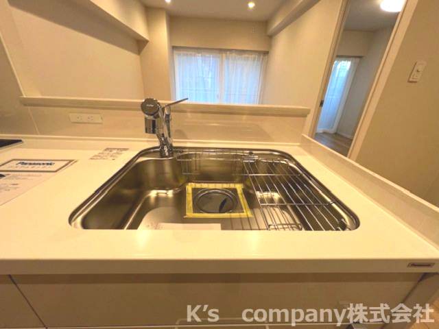 藤沢市片瀬海岸2丁目　ライオンズマンション片瀬江ノ島第２　102号室のキッチン|ステンレス製のシンクは耐久性がございます☆