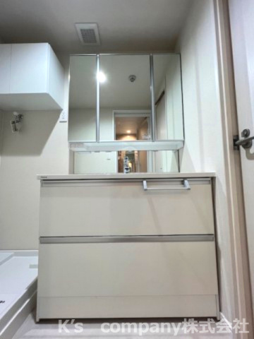 藤沢市片瀬海岸2丁目　ライオンズマンション片瀬江ノ島第２　102号室の洗面所|収納力のある洗面台☆