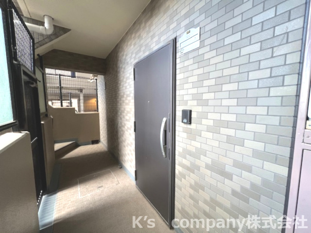 藤沢市片瀬海岸2丁目　ライオンズマンション片瀬江ノ島第２　102号室の玄関|玄関外スペース☆