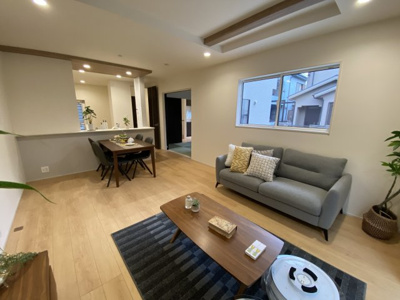 【居間・リビング】 | 新座市石神5丁目 | ※家具・家電・備品は付属しません。