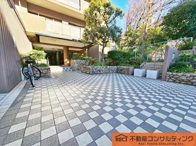 ロイヤルアーク夙川のエントランス