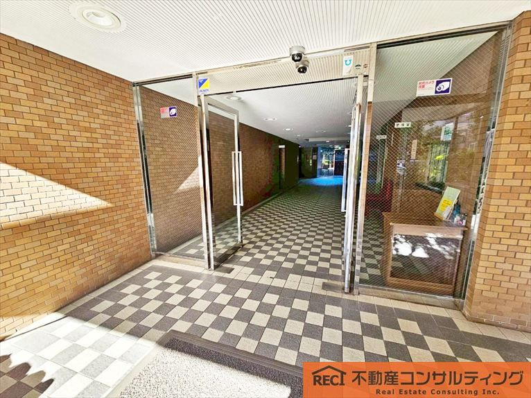 ロイヤルアーク夙川のエントランス