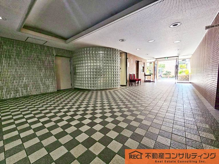 ロイヤルアーク夙川のエントランス