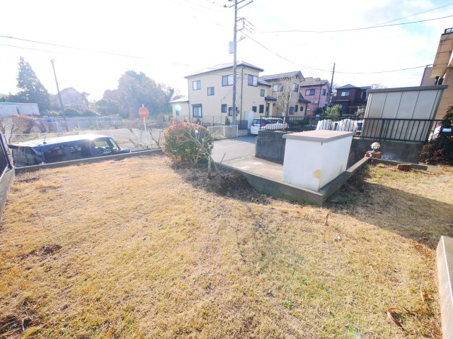 八街市勢田　中古戸建の庭|平成12年8月築 4LDK  玄関ホール吹き抜け  駐車場並列2台  閑静な分譲地内 