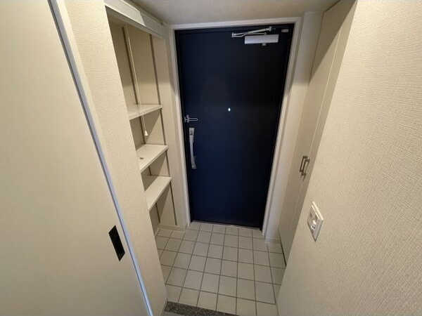 Neplus Tの玄関