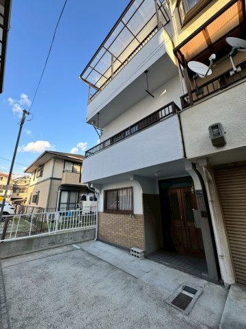 門真市江端町の外観|駐車1台可能です。