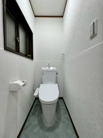 門真市江端町のトイレ|温水洗浄便座付きトイレ。