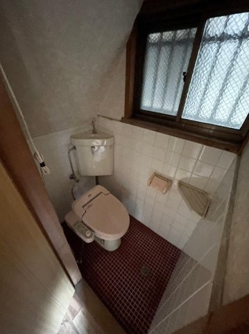 明美の里町　中古一戸建てのトイレ|温水洗浄便座付き
■物件内覧・資金計画相談・住宅ローン相談、リフォーム相談、お問合せ受付中■
※当日・翌日のご内覧、ご相談はお電話でのお問合せがスムーズです！