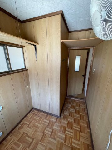 明美の里町　中古一戸建ての収納|納戸2.5帖　2階
■物件内覧・資金計画相談・住宅ローン相談、リフォーム相談、お問合せ受付中■
※当日・翌日のご内覧、ご相談はお電話でのお問合せがスムーズです！