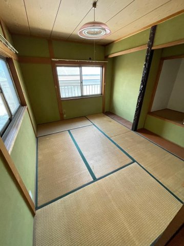 明美の里町　中古一戸建ての寝室|和室7.0帖　中3階
■物件内覧・資金計画相談・住宅ローン相談、リフォーム相談、お問合せ受付中■
※当日・翌日のご内覧、ご相談はお電話でのお問合せがスムーズです！