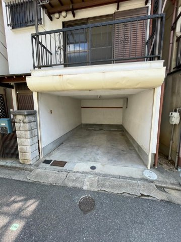明美の里町　中古一戸建ての駐車場|■物件内覧・資金計画相談・住宅ローン相談、リフォーム相談、お問合せ受付中■
※当日・翌日のご内覧、ご相談はお電話でのお問合せがスムーズです！