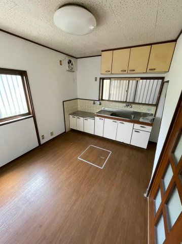 明美の里町　中古一戸建てのキッチン|DK7.5帖
■物件内覧・資金計画相談・住宅ローン相談、リフォーム相談、お問合せ受付中■
※当日・翌日のご内覧、ご相談はお電話でのお問合せがスムーズです！