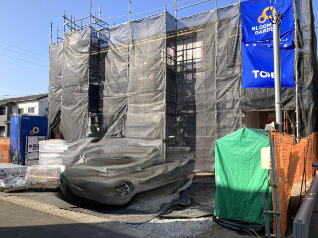 新築　太田市亀岡町2期　Blooming　Garden　1号棟の駐車場|現地写真　駐車スペースは並列3台分可能です！
