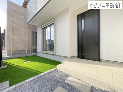 【玄関】 | LIGNAGE久喜市伊坂南24-1期  新築住宅 | ≪7号棟≫
現地(2026年4月撮影)