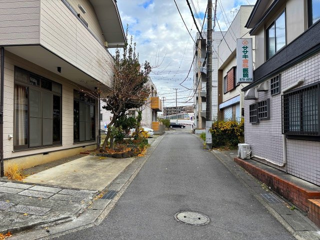 【前面道路含む現地写真】 | ◇◆秦野市鶴巻北1丁目 売地◆◇ | 【南側道路部分】駐車スペースも確保できます！